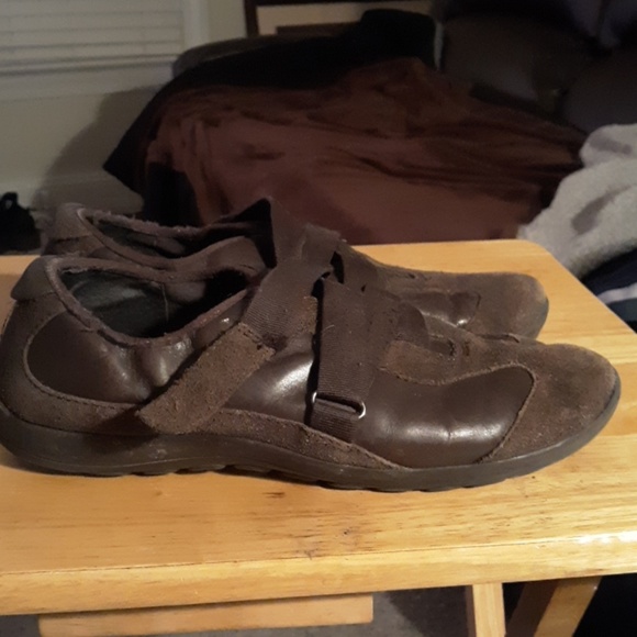 Shoes - Picture 3 of 7